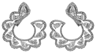 18kt white gold pear shape and round diamond earrings