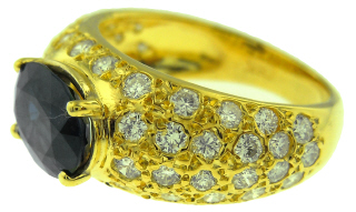 18kt yellow gold oval sapphire and diamond ring