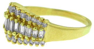 14kt yellow gold round and baguette diamond ring