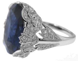 Platinum ring with oval sapphire 10.52cts and diamonds