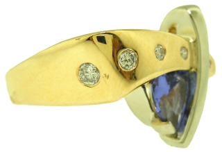 14kt yellow gold tanzanite and diamond ring