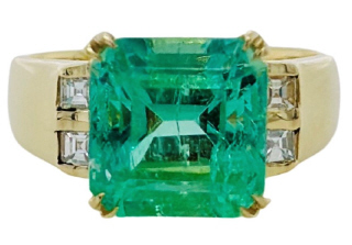 14kt yellow gold emerald and diamond ring
