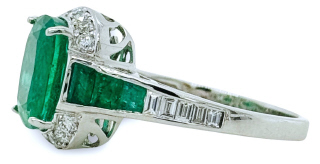 18kt white gold cushion emerald and diamond ring