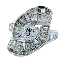 14kt white gold round and baguette diamond ring