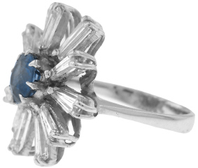 18kt white gold sapphire and baguette daimond ring