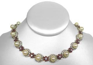 18kt white gold diamond, ruby and pearl necklace