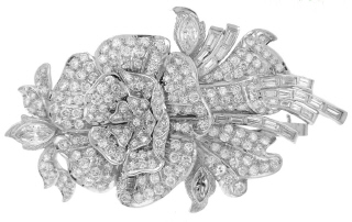 Platinum diamond flower pin/pendant.