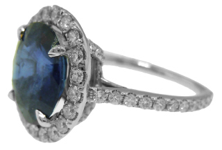 18kt white gold oval sapphire and diamond halo ring