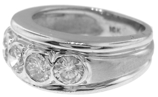 18kt white gold diamond ring