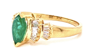 14kt yellow gold emerald and diamond ring