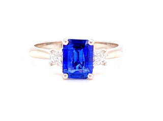 18kt white gold emerald cut sapphire and traps diamond ring