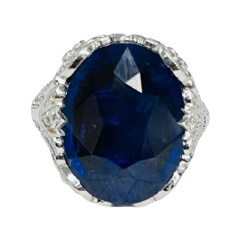 Platinum ring with oval sapphire 10.52cts and diamonds