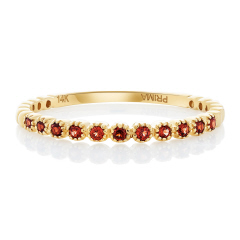 14kt yellow gold garnet band