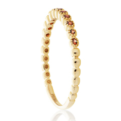 14kt yellow gold garnet band