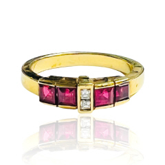 18kt yellow gold ruby and diamond band