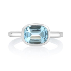 18kt white gold bezel set aquamarine ring