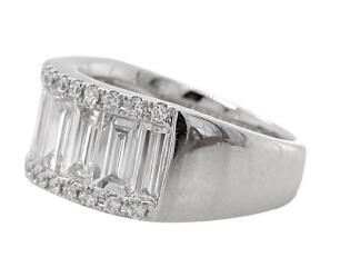 18kt white gold baguette and round diamond ring