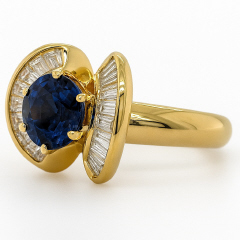 18kt yellow gold sapphire and baguette diamond ring