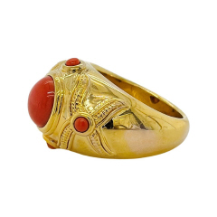 14kt yellow gold hollow coral ring.