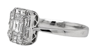 18kt white gold round and baguette diamond ring