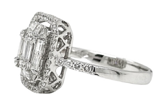 18kt white gold round and baguette diamond ring