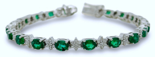 18kt white gold oval emerald and diamond star element bracelet