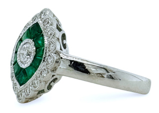 18kt white gold emerald and diamond ring