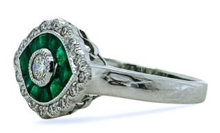 18kt white gold emerald and diamond ring