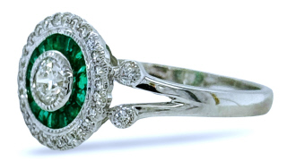 18kt white gold emerald and diamond ring