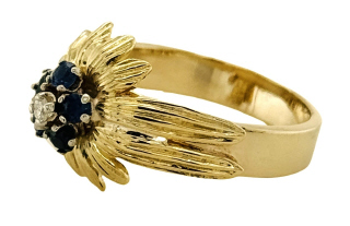 14kt yellow gold sapphire, diamond and floral leaf motif ring