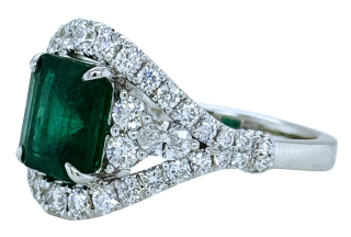 18kt white gold emerald and diamond ring