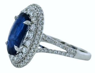 18kt white gold double hao diamond and oval sapphire ring