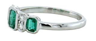 18kt white gold emerald and diamond ring