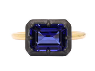 18kt yellow gold tanzanite ring with satin finish black rhodium.