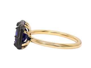 18kt yellow gold tanzanite ring with satin finish black rhodium.