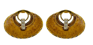 14kt yellow gold oval cufflinks with diamonds.