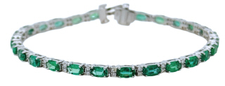 18kt white gold oval emerald and diamond bracelet