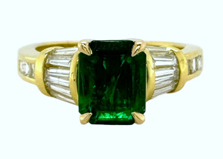 18kt Yellow gold gold emerald and diamond ring