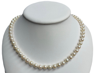 Strand of pearl necklace with with 14kt yellow gold clasp