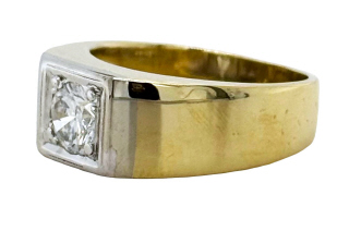 14kt yellow gold gents diamond signet ring. Size 5.5