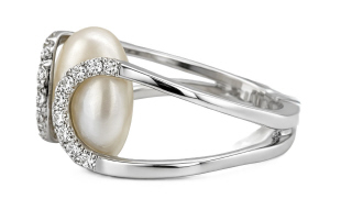 18kt white gold Yvel button pearl and diamond ring