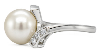 Platinum pearl and diamond ring