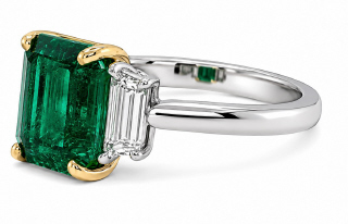 Platinum and 18kt yellow gold  emerald and trap diamond 3 stone ring