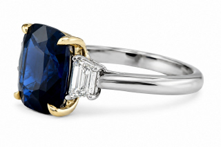 Platinum & 18kt yellow gold sapphire and trap diamond ring