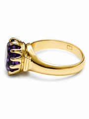 14kt yellow gold antique oval amethyst ring.