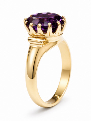 14kt yellow gold antique oval amethyst ring.