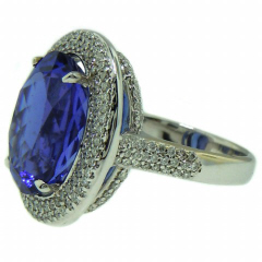 18kt white gold tanzanite and diamond ring