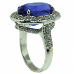 18kt white gold tanzanite and diamond ring