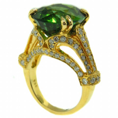 18kt yellow gold Green Tourmaline & Diamond ring