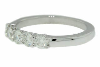 18kt white gold 5-stone shared prong diamond band